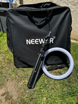 Neewer light