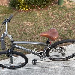 26” TREK navigator 2.0 Men’s Bike in GREAT condition frame size - Large frame