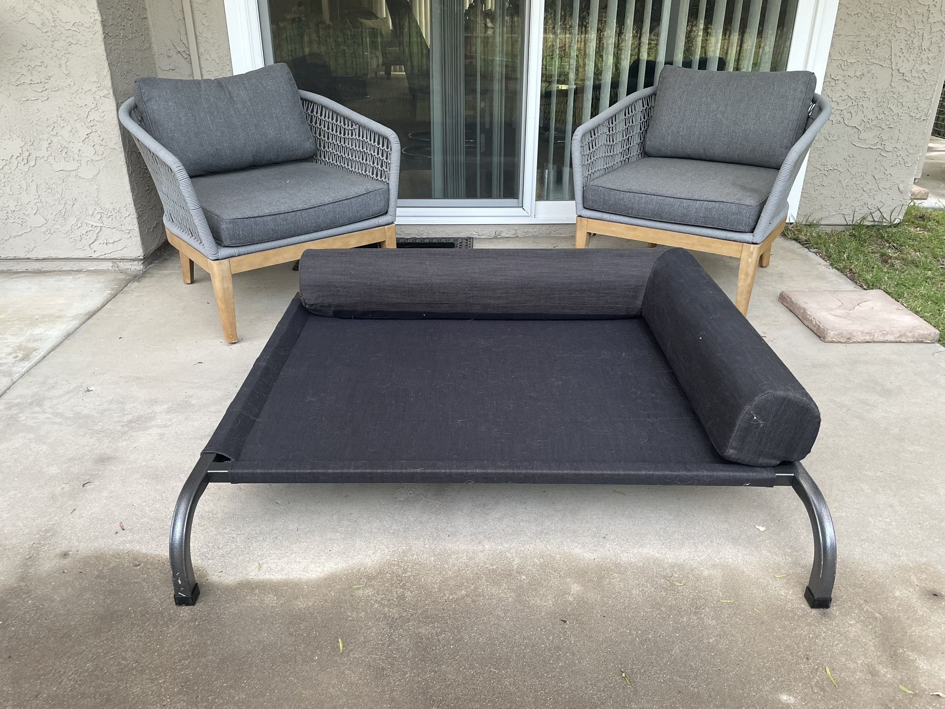 New! Pet Fusion Outdoor XL Dog Bed Elevated