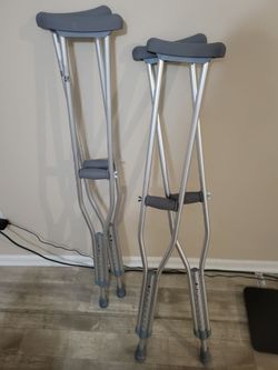 2 sets of walking crutches