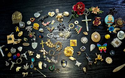Collectible pins
