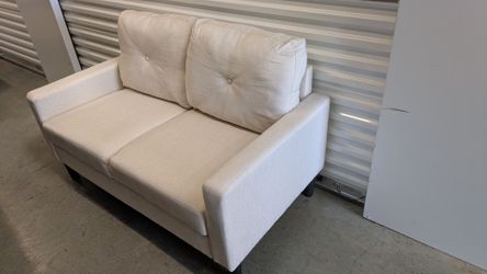 Devion loveseat sofa. Free delivery 👍