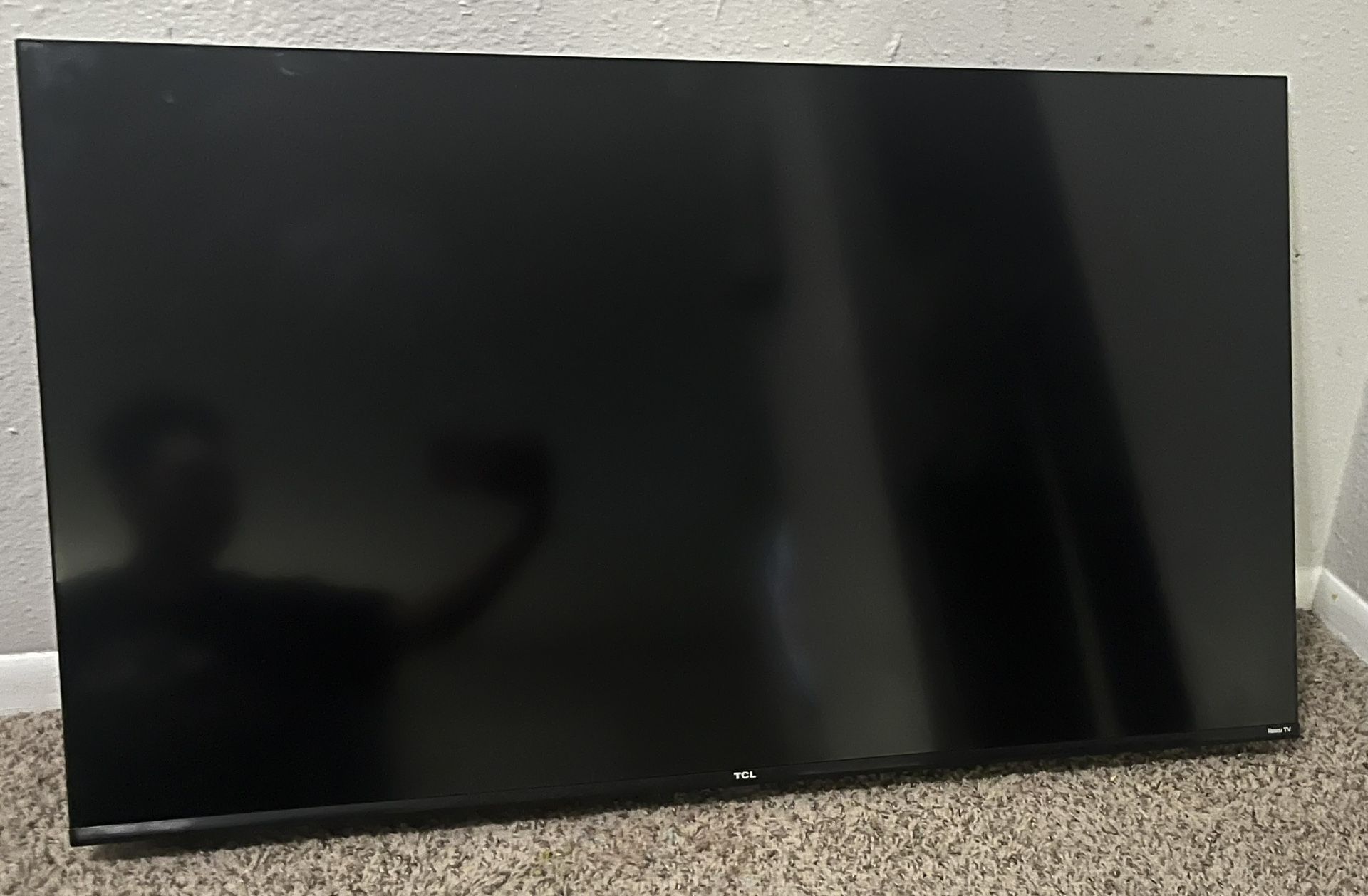 43’ TCL Roku Smart TV w/mount