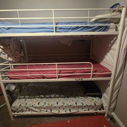 Twin Bed *(triple)