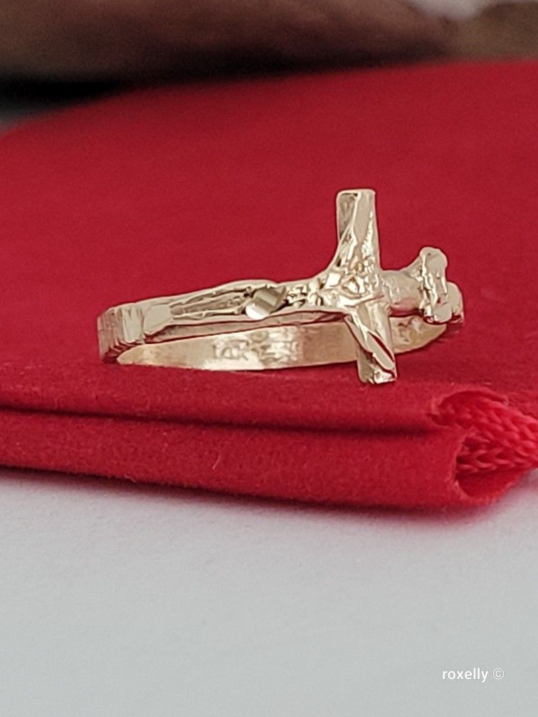 ⛔️RESERVED⛔️14k Size 5 Precious Solid Yellow Gold Crucifix Ring!/ Anillo de Oro con Diseño de Crucifijo! 👌🎁Post Tags: Anillo de Oro
