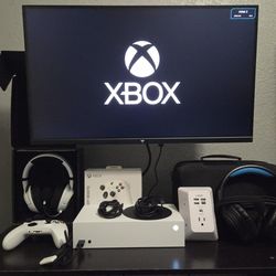 Xbox Series S w/ KTC Monitor, Razer Kaira Hyperspeed Wireless Headset, Carrying Case, Rechargeable Battery Pack Bundle