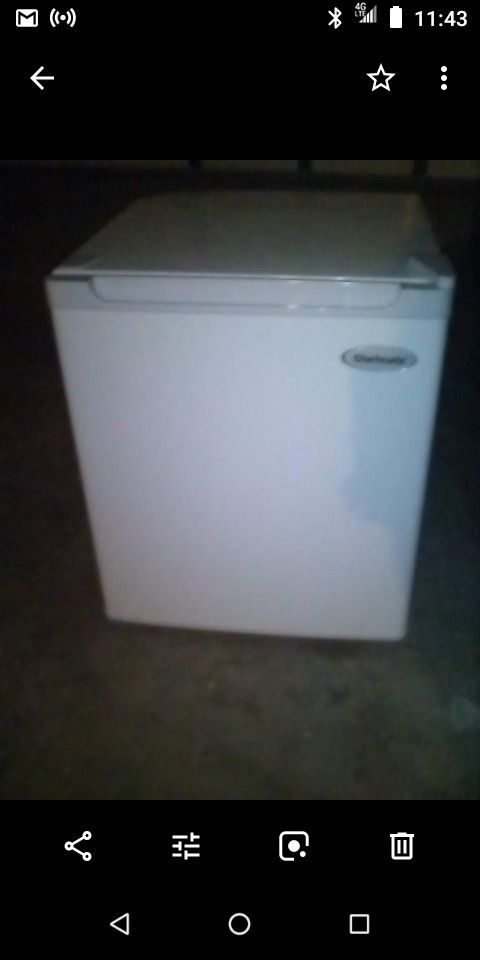 Mini fridge