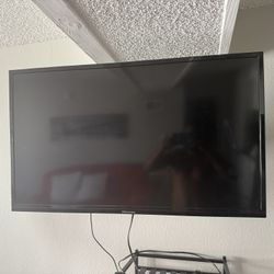 $250 / 40 Inch Smart Tv 