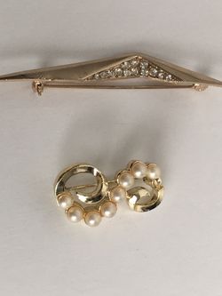 VINTAGE INITIAL S BROOCH FAUX PEARL ACCENTS DESIGNER PAKULA & PARK LANE BROOCH.