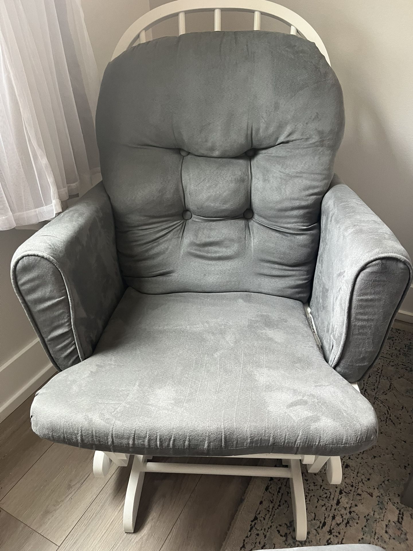 Glider Chair with Ottoman – $60