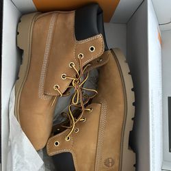 Timberland Classic Boots w/box  sz 5.5 Juniors worn once 