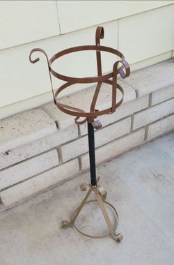 Iron plant stand