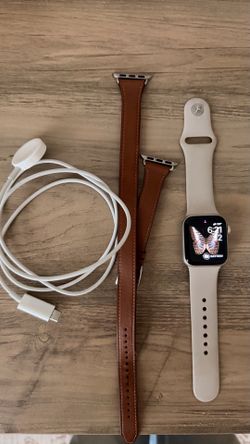 Apple Watch SE (GPS + Cellular) (2nd Generation) with extra band