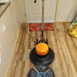 MINUTEMAN SCRUBER AND PILISHER MACHINE 