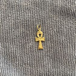 18k Gold Cross Pendant