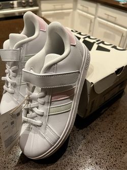 Kids Adidas Size 1 Tennis Shoe