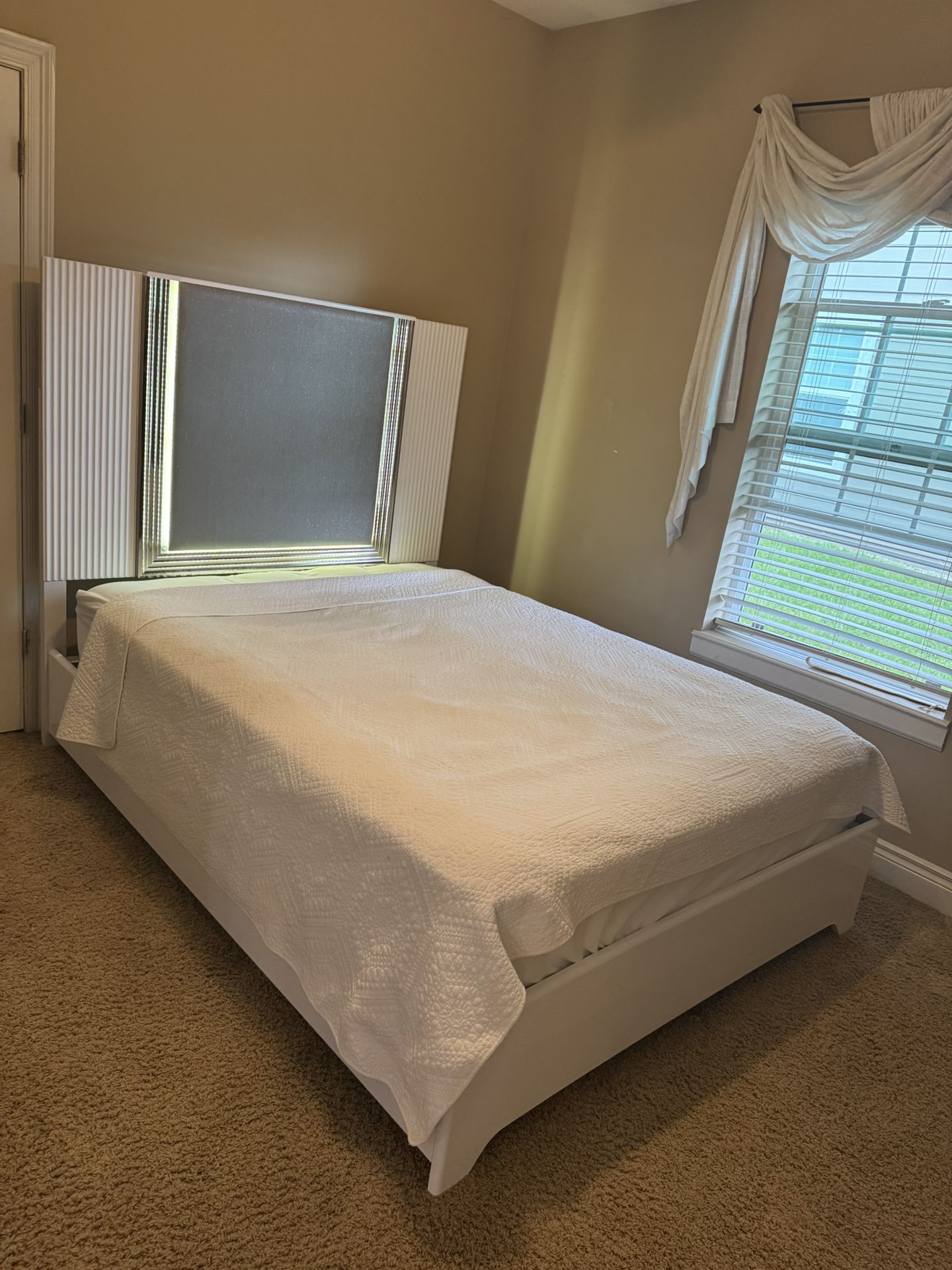 Queen Bed