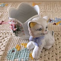 Adorable Ceramic Kitten Planter Vase/Trinket/Candy Bowl 6”L x 3.5”W x 4”H