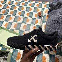 Off White Vulc Low Canvas 