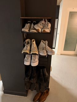 Floating shoe racks