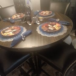 Dinette Set With Four Chairs