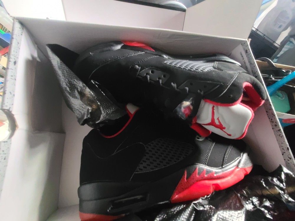 Jordan 5 low. 8.5