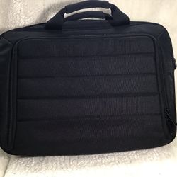 Amazon Basics 15.6 Inch Laptop And Tablet Case Shoulder Bag Black 