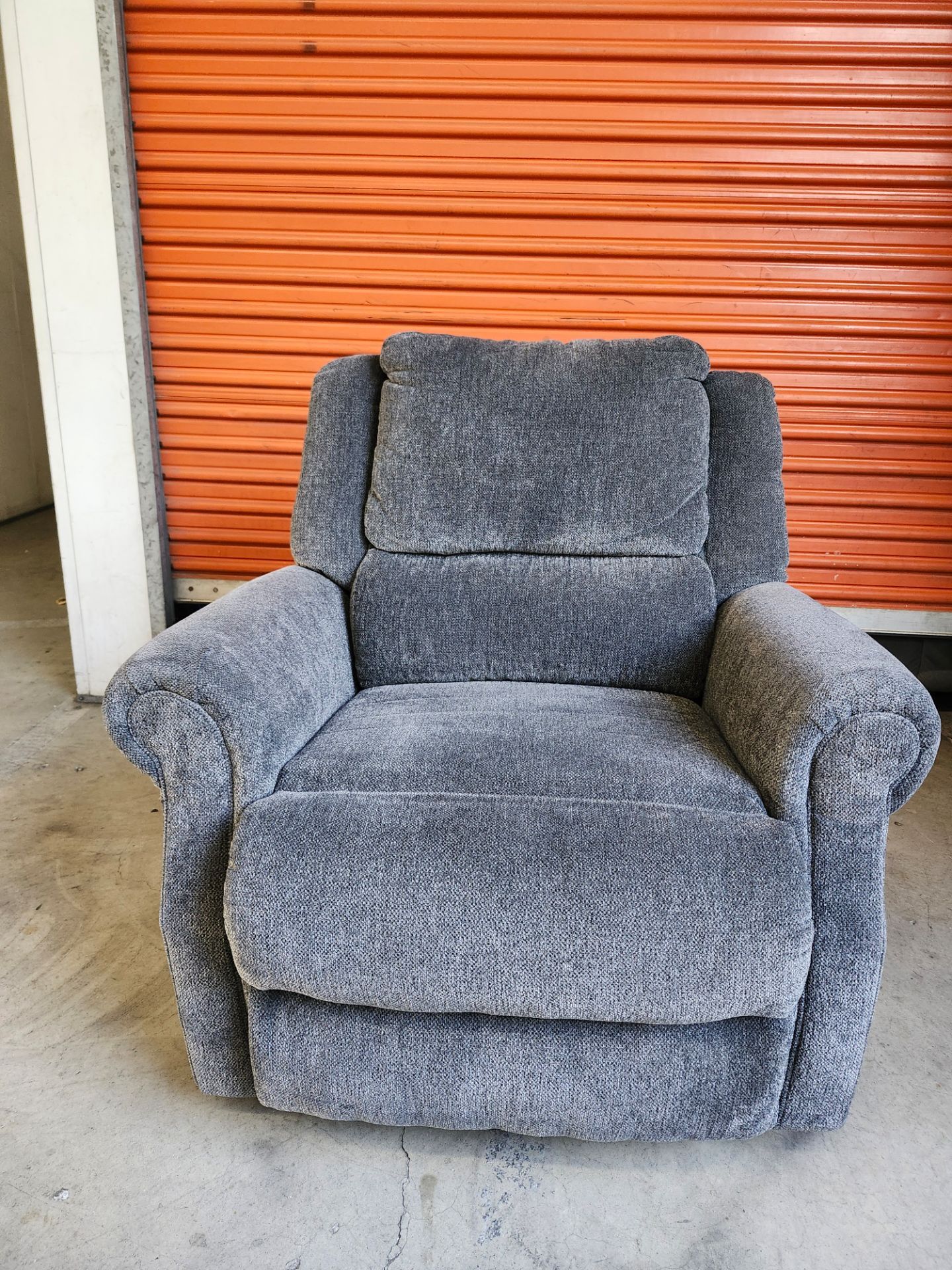 Large Swivel Rocker Recliner Chair FREE DELIVERY