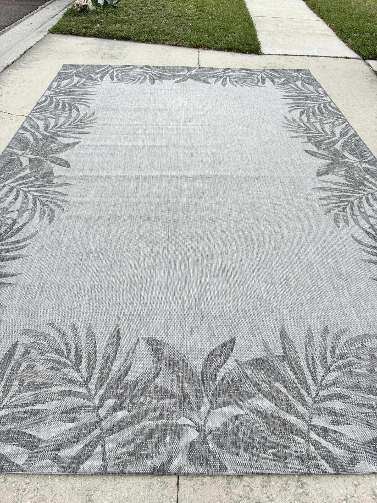 8’8x13 Tropic Ash Border Indoor/Outdoor Area Rug