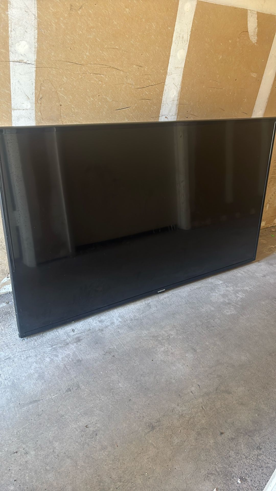 55’ Samsung Tv With Wall Mount