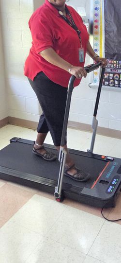 Thin lightweight treadmill