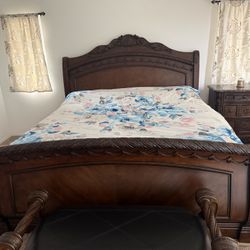 Set of 4 king bed dresser night stand for sale