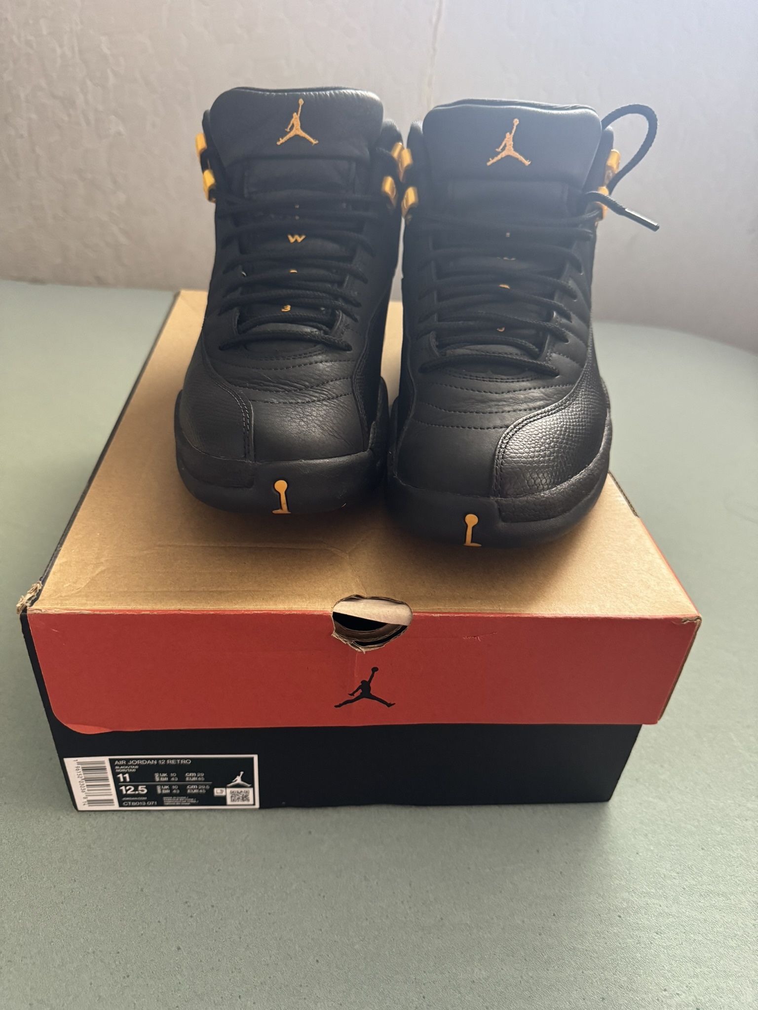 Air Jordan 12 retro size 11 black taxi come with box $170