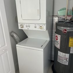 Washer and drier stackable Kenmore great conditions