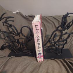 Sylvester and Tweety Bird metal silhouette bookends  Warner brothers.