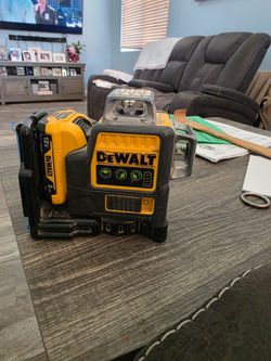 DeWalt 12v. Cross line green line laser