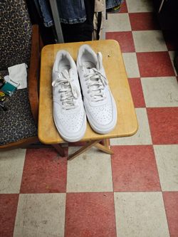 Sneakers size 14