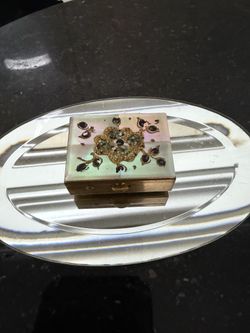 Vintage 1940s Elgin American compact mother of  pearl elegant green floral trinket box