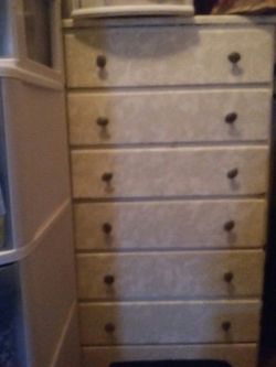 Dresser with 6 drawers