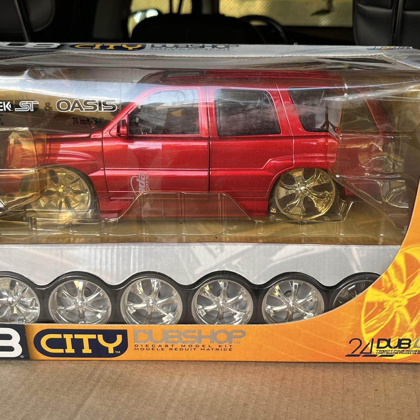 Jada Toys DUB CITY 2002 CADILLAC ESCALADE DUB SHOP 1/18 red rare