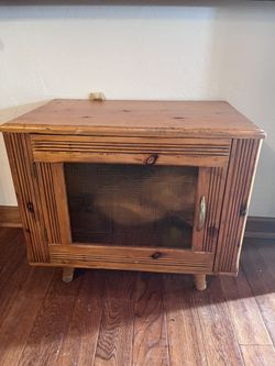 Small Pine End table W Legs25$