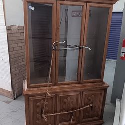 China Cabinet With Working Interior Light