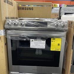 SLIDE IN GAS SAMSUNG STOVE