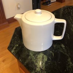 Tea kettle new with staner