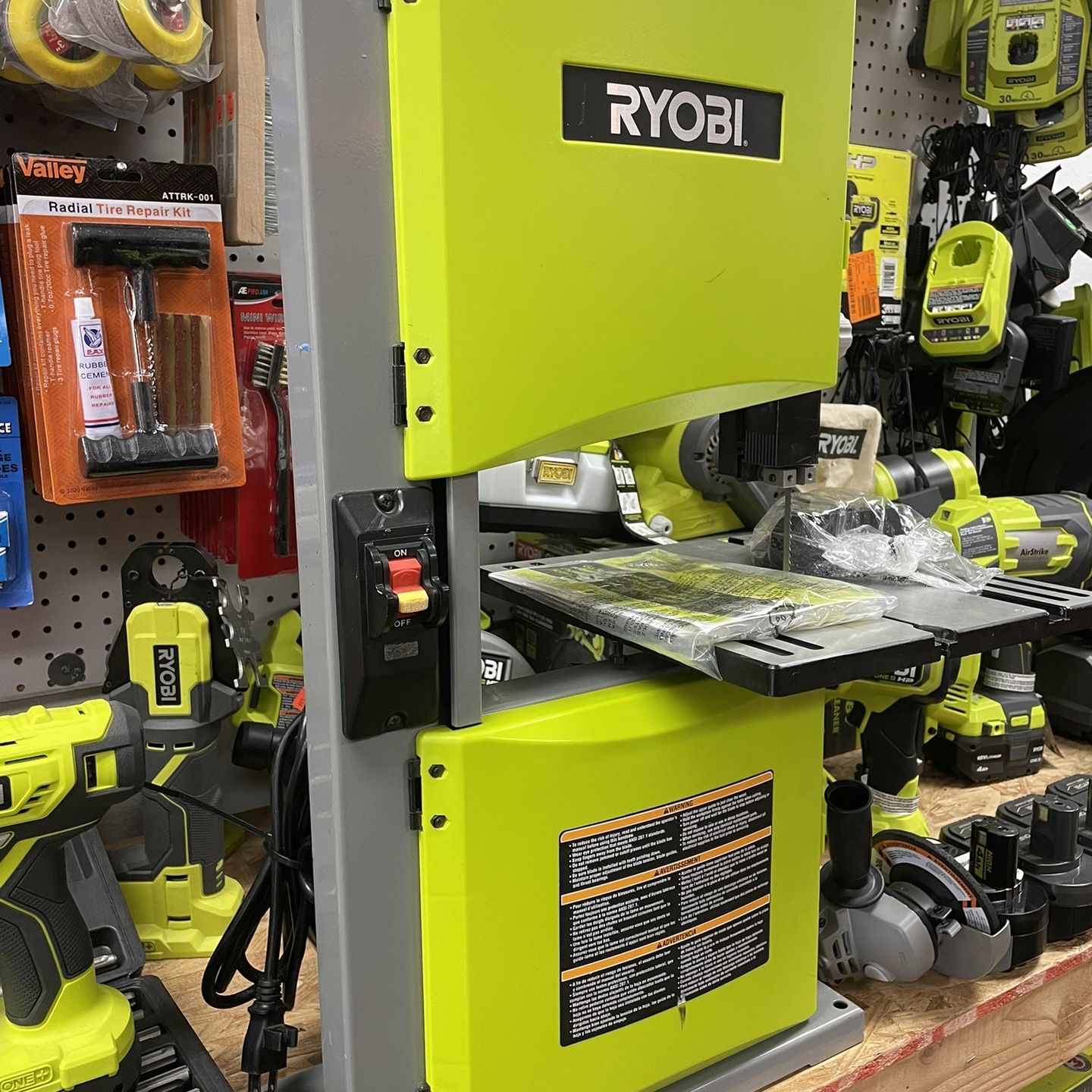 RYOBI 2.5 Amp 9 in. Corded Band Saw $169