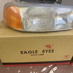 2002 GMC Yukon Headlights/ Signal Lights 