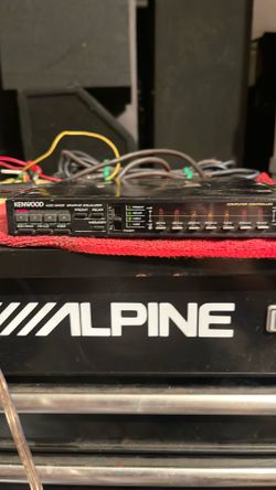 Kenwood kdc-9400 old school pre-amp with din plugs included