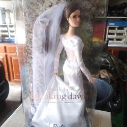 Twilight Saga Breaking Dawn Part 1 Bella Bride Barbie. NIB $100