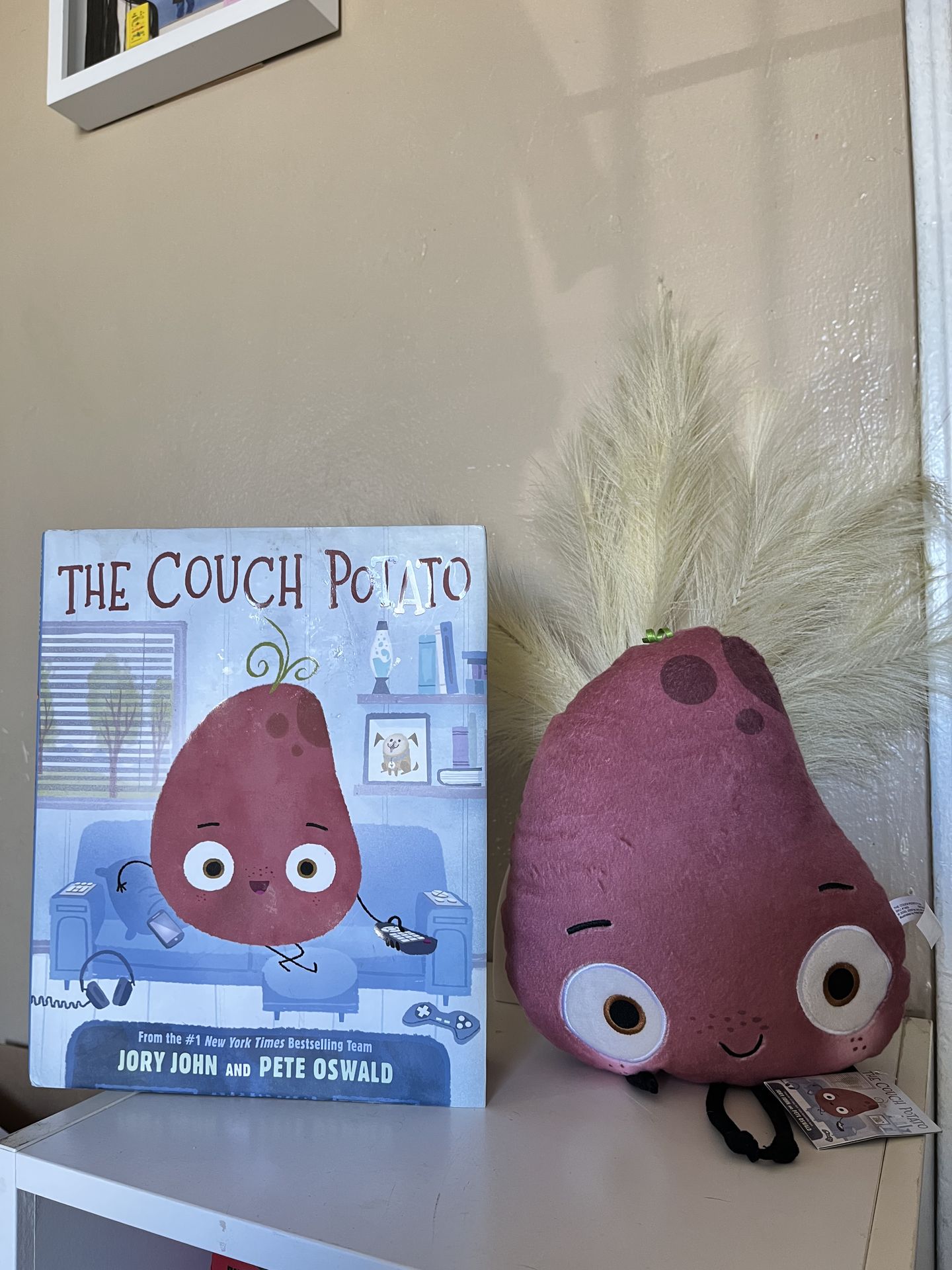 The couch patatoe book & plush