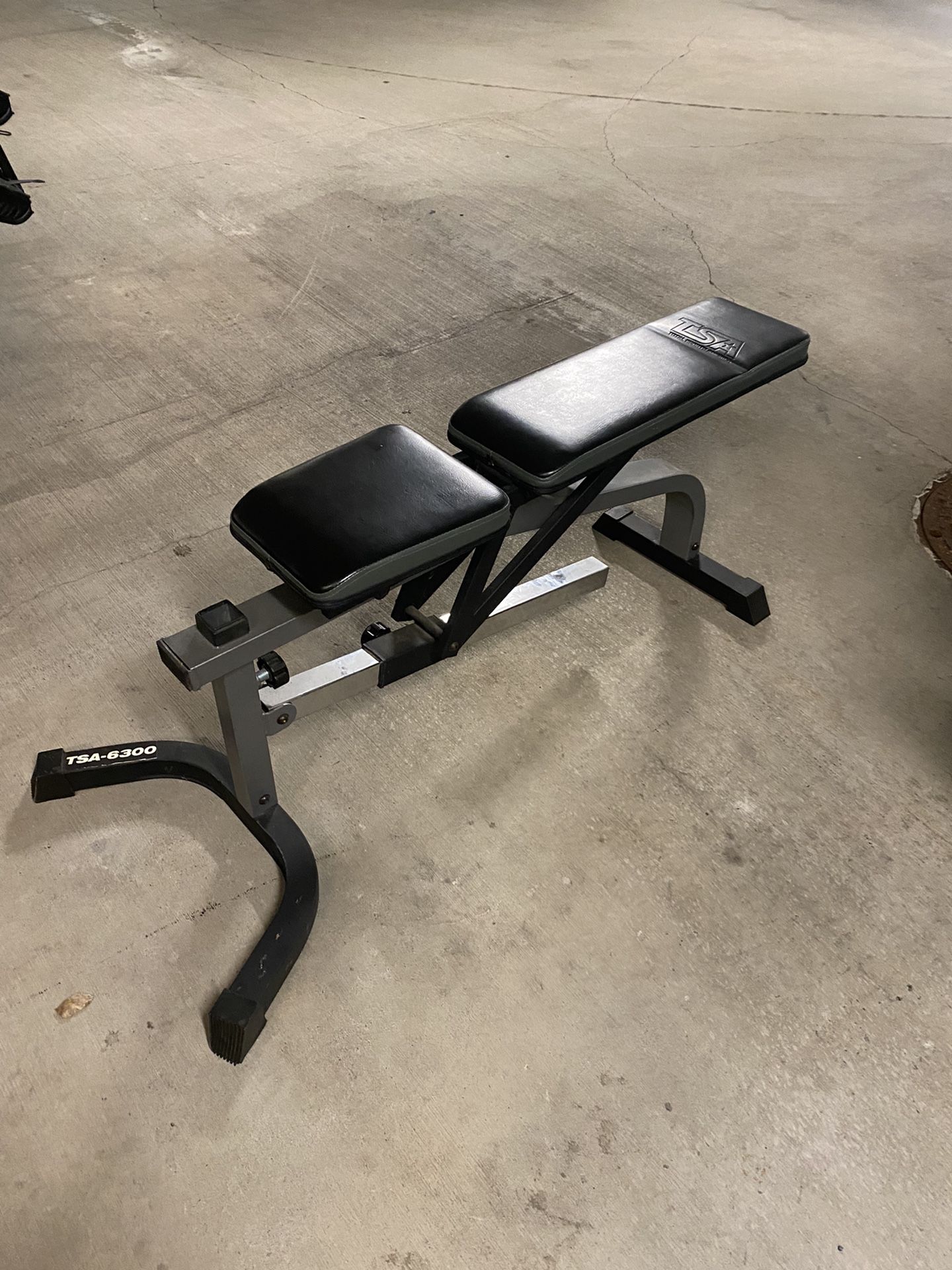 TSA 6300 Adjustable Weight Bench & Attachments